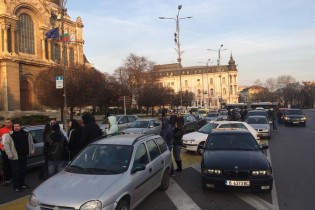 Варна под блокада! Протест блокираха входа откъм магистрала ”Хемус” и Аспарухов мост (СНИМКИ И ВИДЕО)